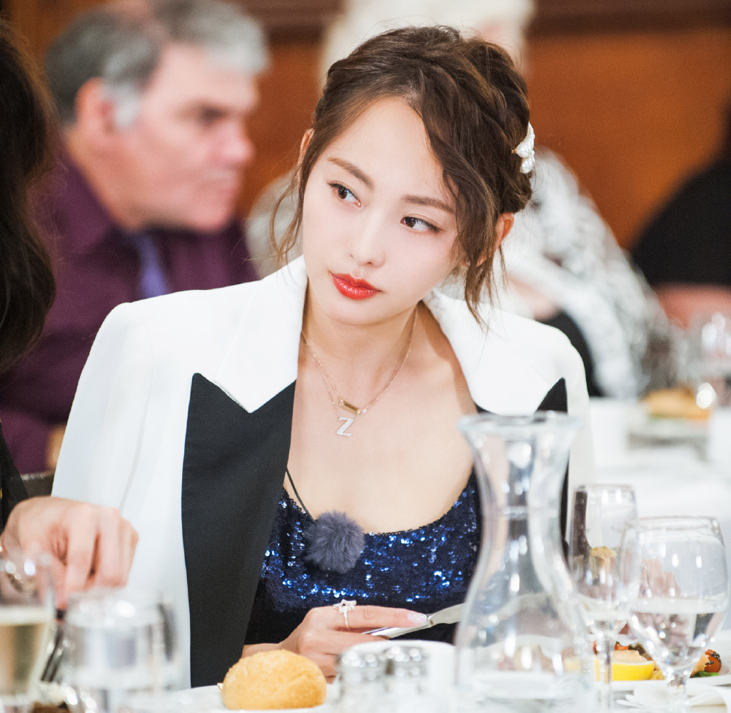 路人镜头下的张嘉倪  位货真价实大美人愈发的光彩照人了