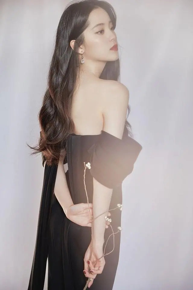 郭碧婷向佐怎么认识的