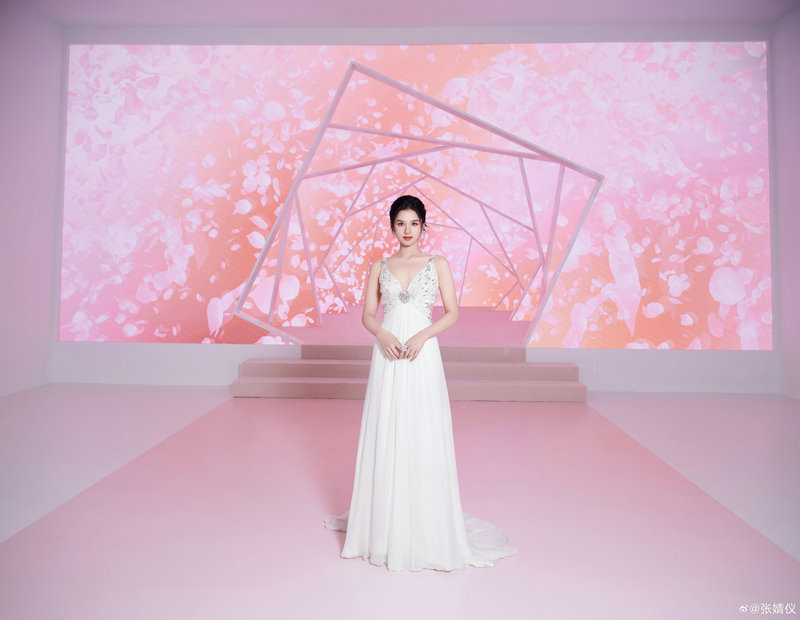 把孤独当作晚餐原唱 把孤独当作晚餐原唱