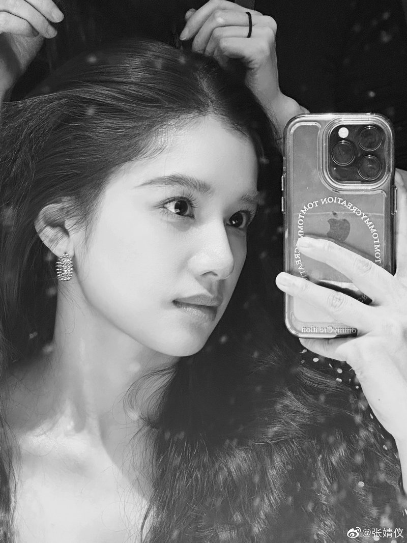 韩国女星红毯造型2025 韩国女星红毯造型2025