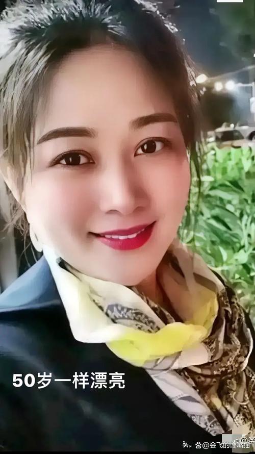 杨紫邓为十指相扣答题