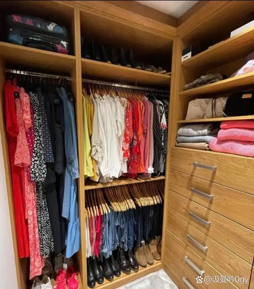 小山羊长出48厘米长耳朵