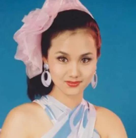 蔡明身高多少 蔡明身高多少体重是多少