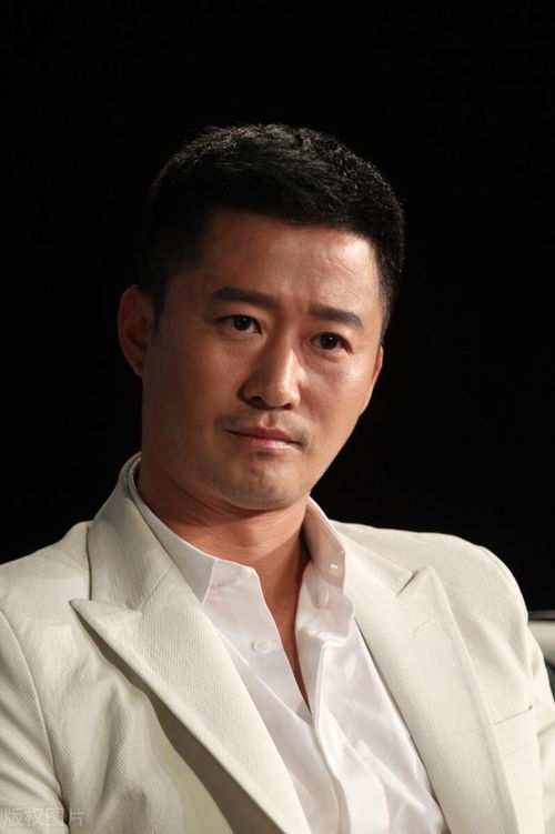 韩国女明星走红毯滑倒