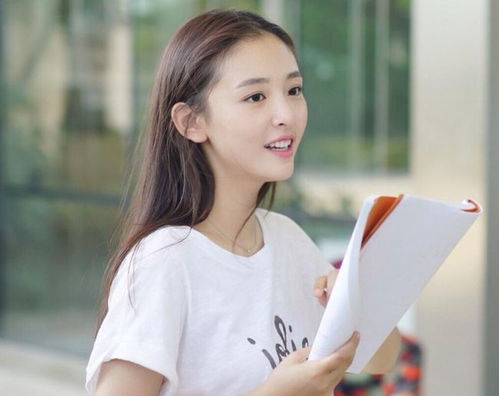 吴奇隆刘诗诗带儿子外出被拍